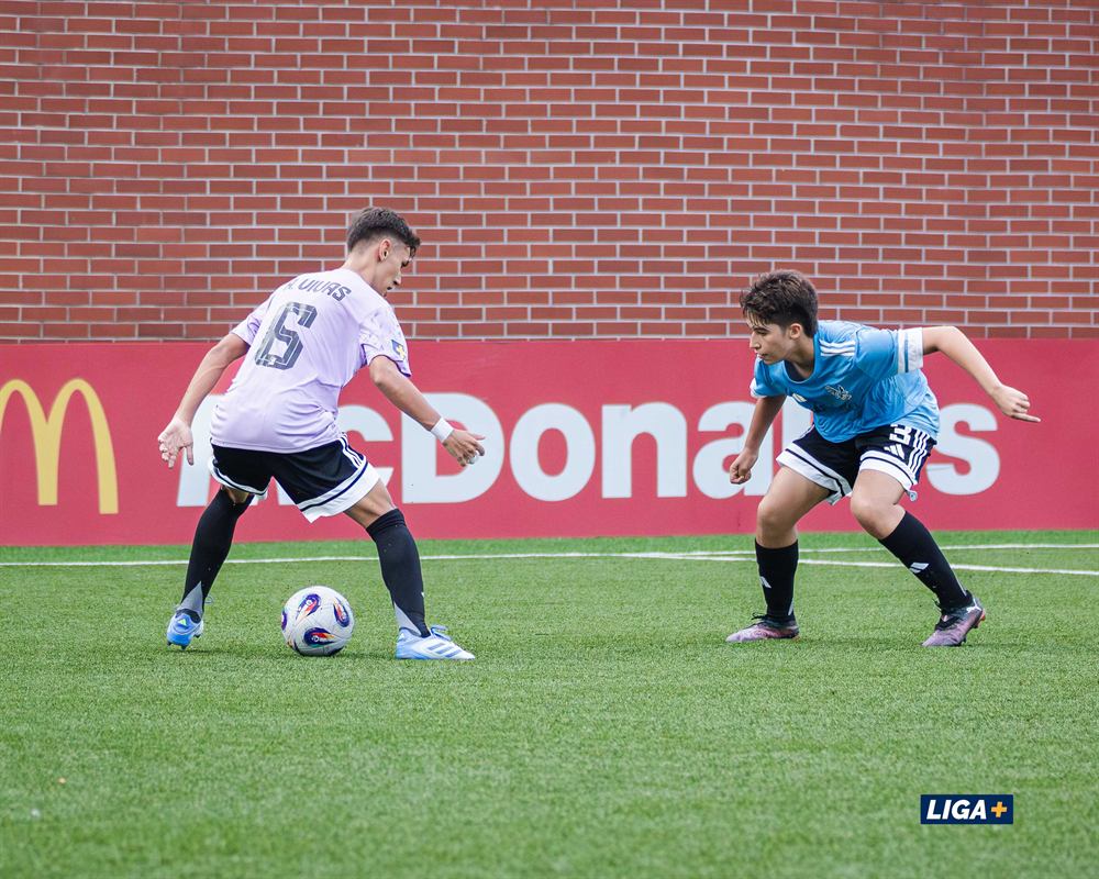 Angel Vivas en un partido, foto 14 de 62