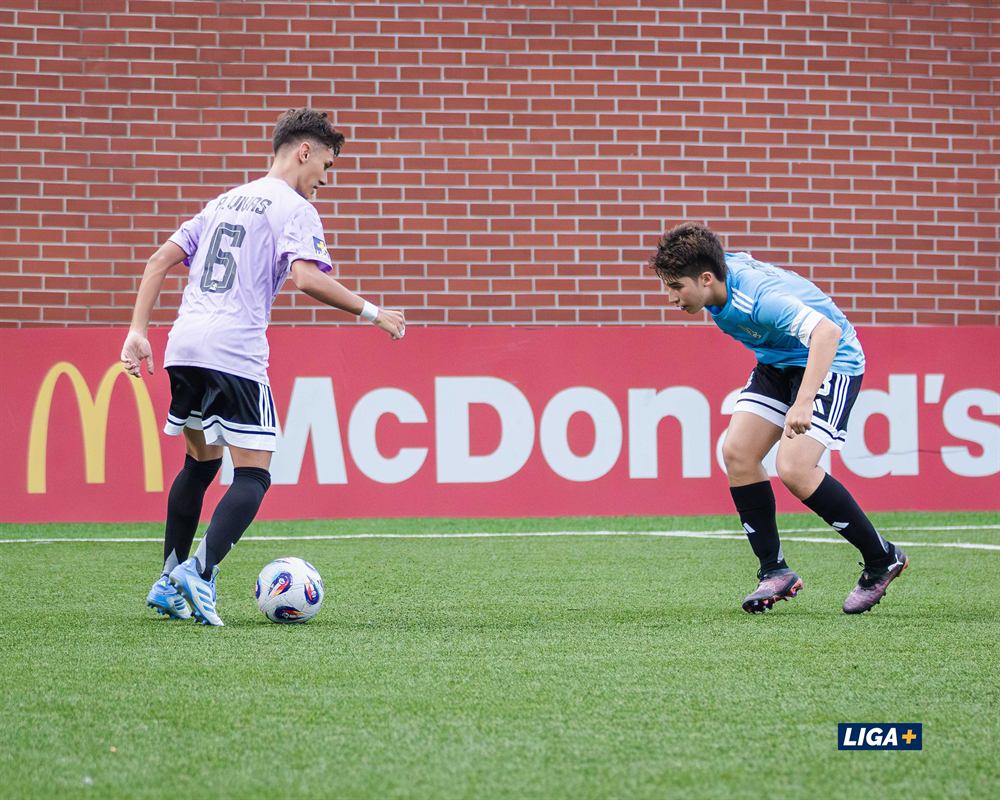 Angel Vivas en un partido, foto 15 de 62