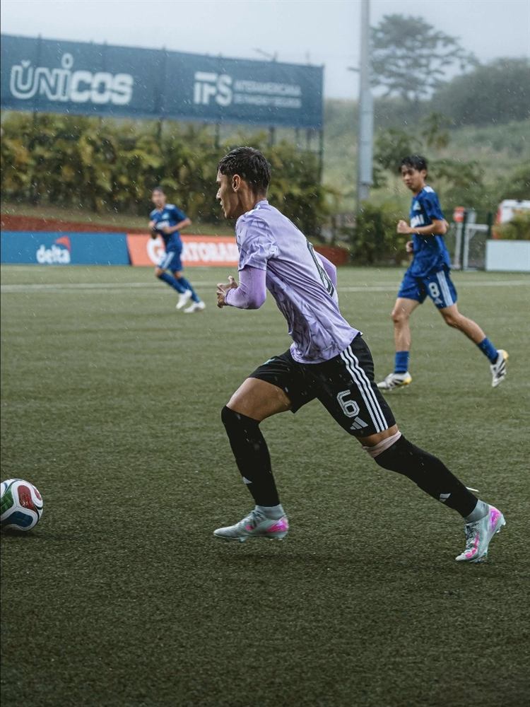 Angel Vivas en un partido, foto 54 de 62